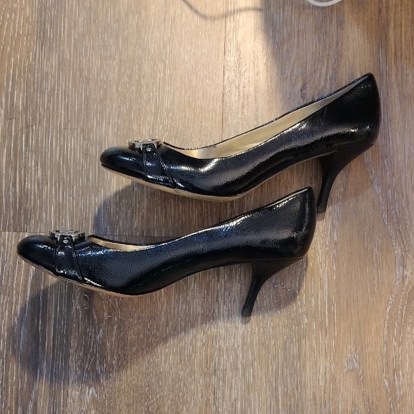 Michael Kors Black Flats with Sophisticated Ornamentation - Picture 5 of 7